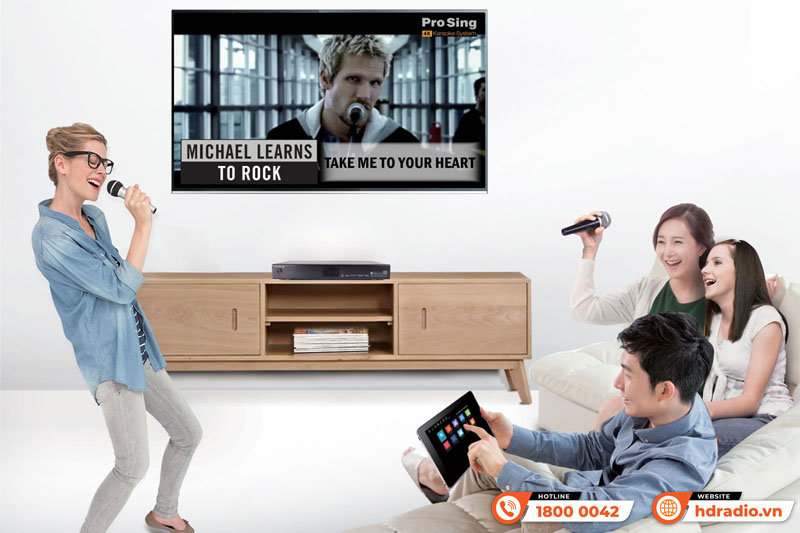 Micro karaoke nào phù hợp cho việc hát karaoke gia đình