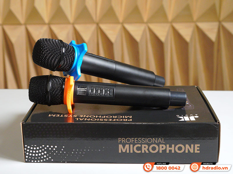 Micro karaoke nào phù hợp cho việc hát karaoke gia đình