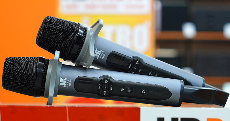 Micro karaoke cần phải có tính năng điều chỉnh tiếng (echo) không?