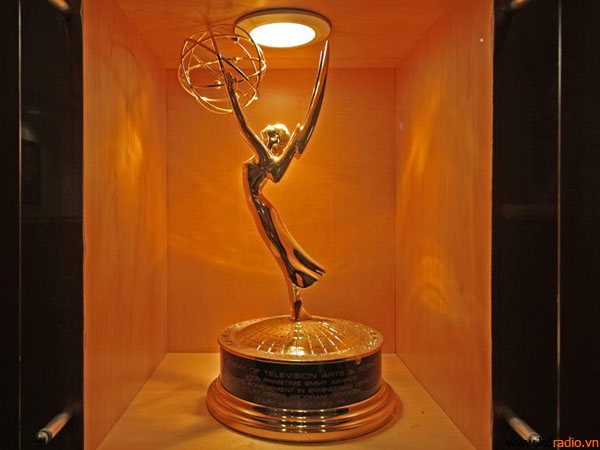 Dolby cũng đã dành được rất nhiều giải Emmy và Oscar