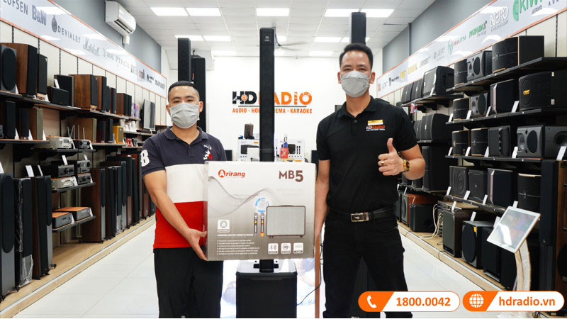 Ảnh chụp cùng khách hàng Ảnh chụp cùng khách hàng